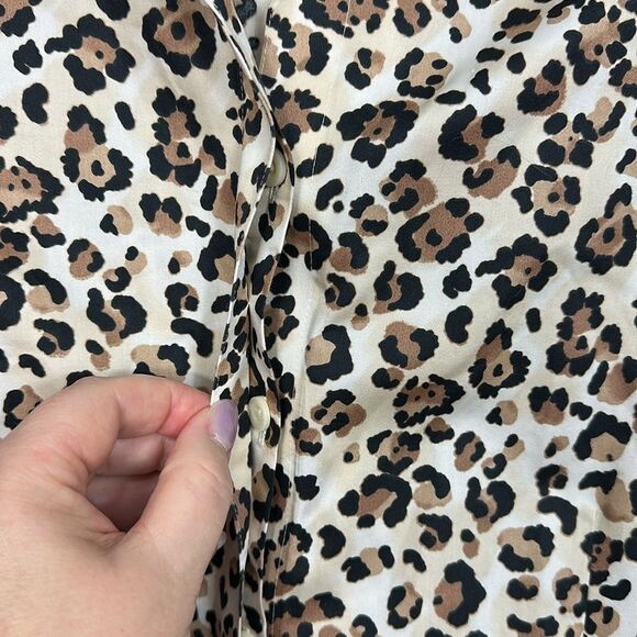 Chico’s No-Iron Leopard Print Cotton Long Sleeve Button Down Shirt Size 12/14 - Picture 2 of 11